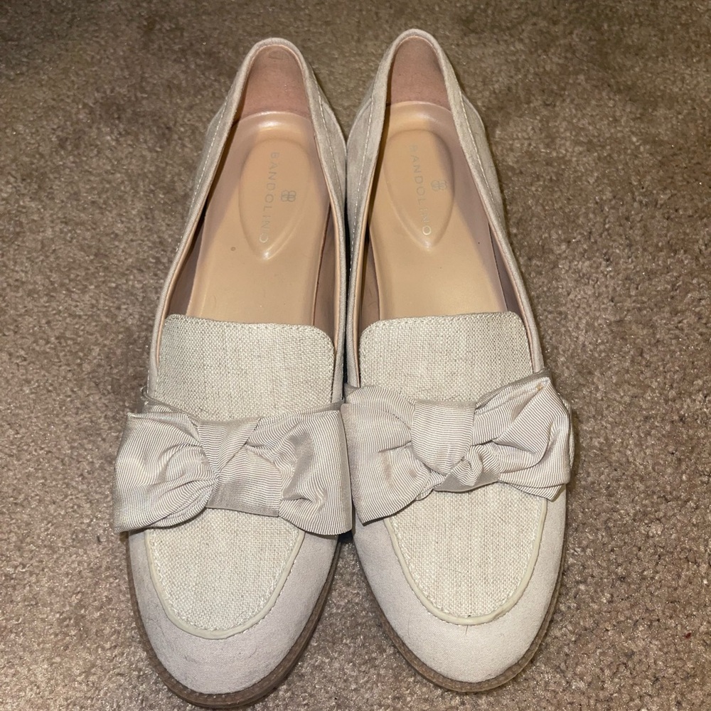 Bandolino Cream Loafers with Bow Accent